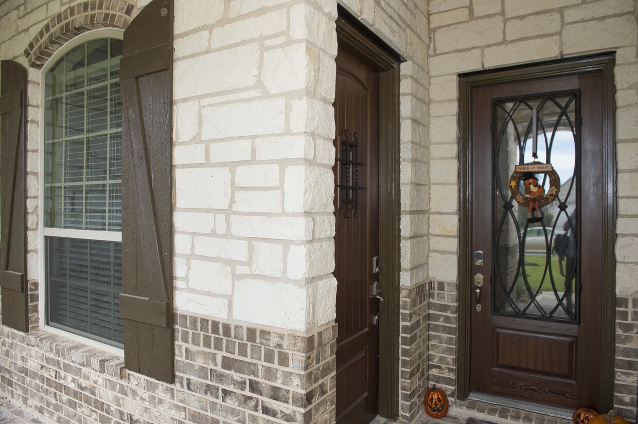 Separate entrance - 2274 Oakleaf Trail Ln