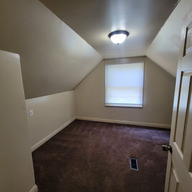 Building Photo - Convenient NE Location! 4BR House for RENT!