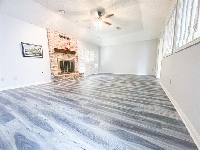 Building Photo - 7807 Hummingbird St