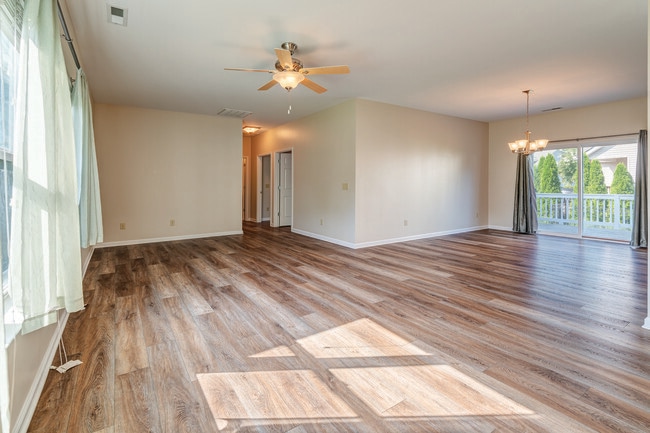 Foto del edificio - 175 Springfield Meadow Dr