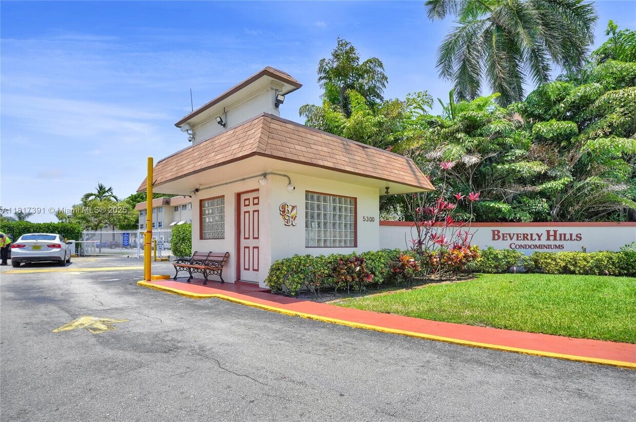 Foto principal - 5300 Washington St