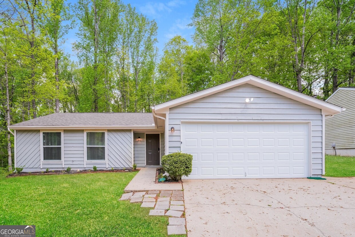 5377 Martins Crossing Rd, Stone Mountain, GA 30088 House Rental in