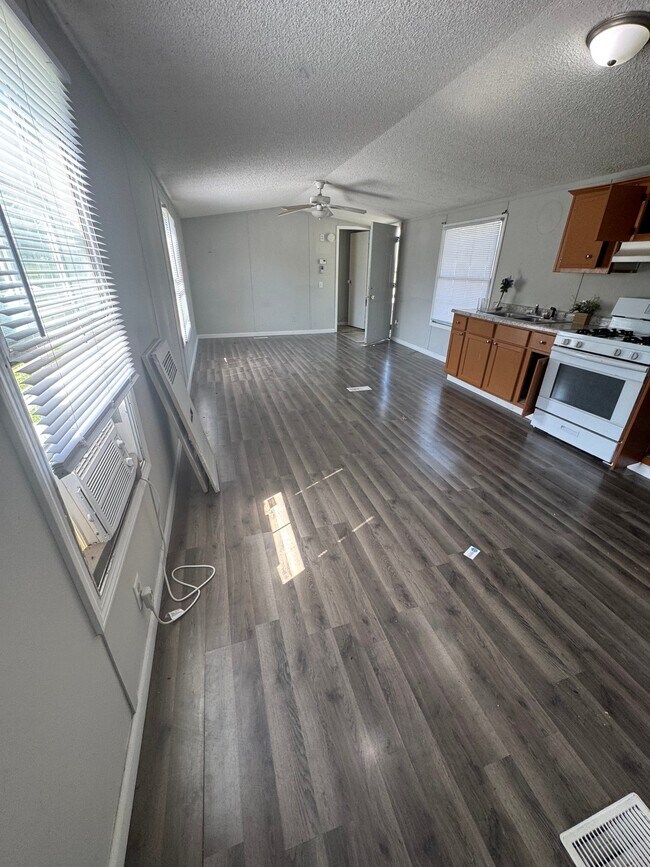 Foto del edificio - 2552 Smith Ave
