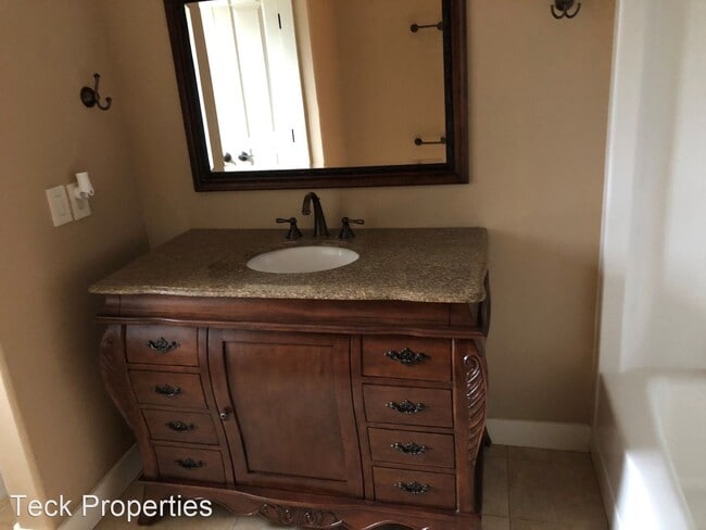 Building Photo - 5 br, 3 bath House - 9123 Littlerock RD