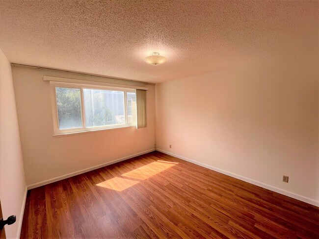 Building Photo - HWEE PROPERTY (#99)