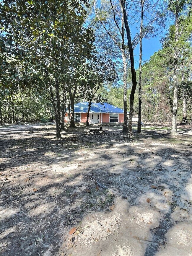Building Photo - 2 Bedroom on 10 ACRES in Vancleave School ...