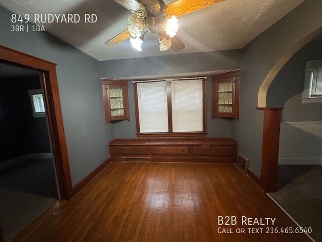 Foto del edificio - 849 Rudyard Rd