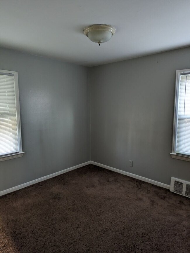 Foto del edificio - 17175 Salem- 3 BEDS & 1.5 BATH FOR RENT!