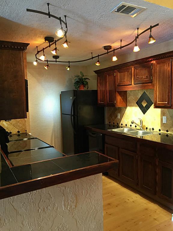 Building Photo - 12755 Mill Ridge Dr