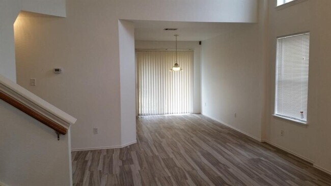 Foto del edificio - 7816 Portland Trail