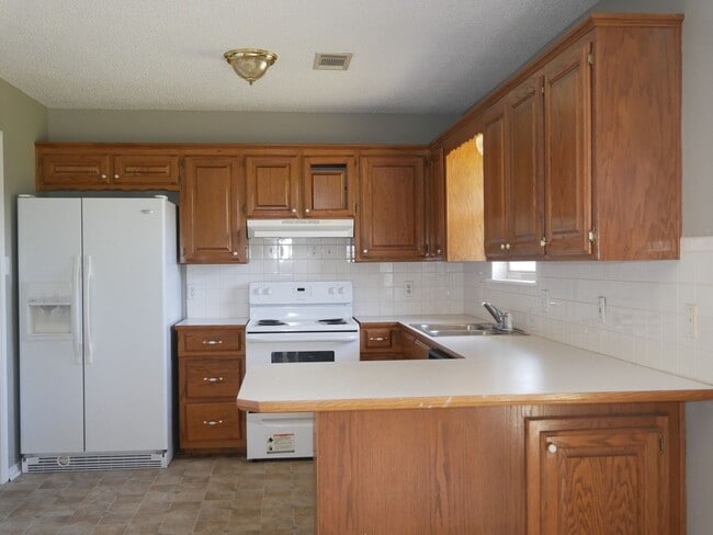 Building Photo - Allynne Ct Duplex