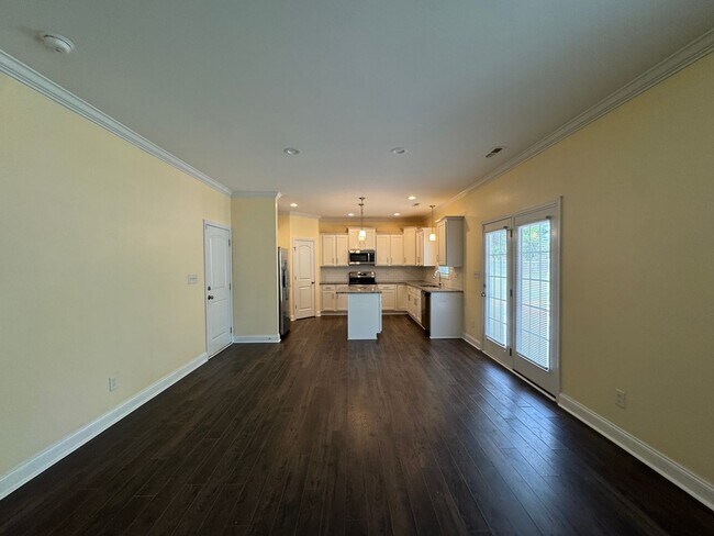 Foto del edificio - Beautiful 4 Bed 2.5 Bath Home with Fenced Backyard