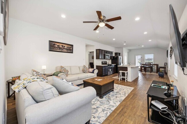 Foto del edificio - 16684 Lonely Pines Dr