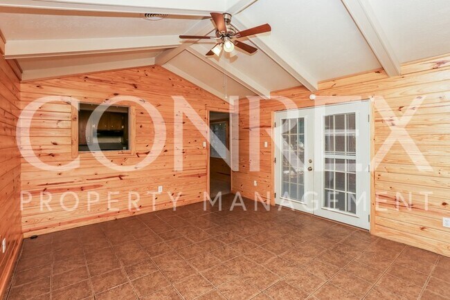 Building Photo - Beautiful 3 Bedroom Brick Bungalow in Pear...