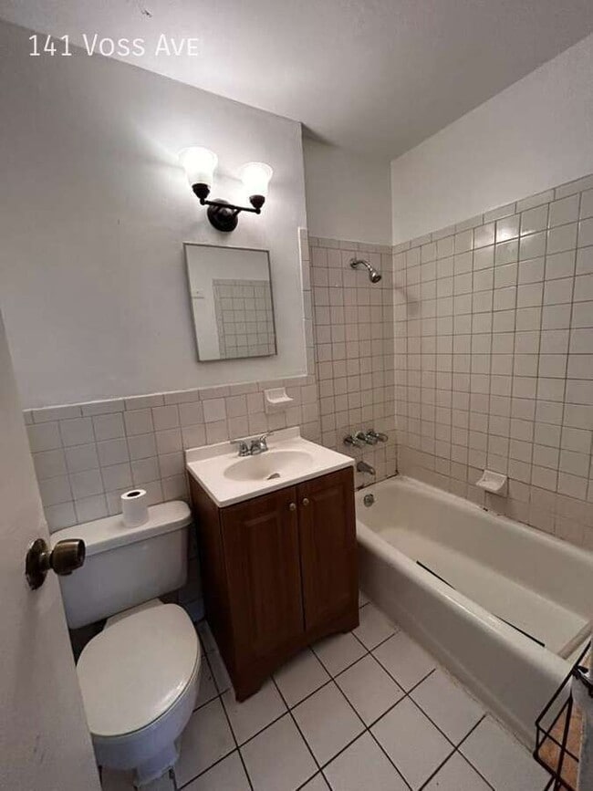 Foto del edificio - 141 Voss Ave