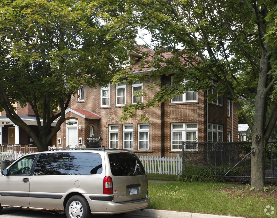 Building Photo - 418 W 3rd St