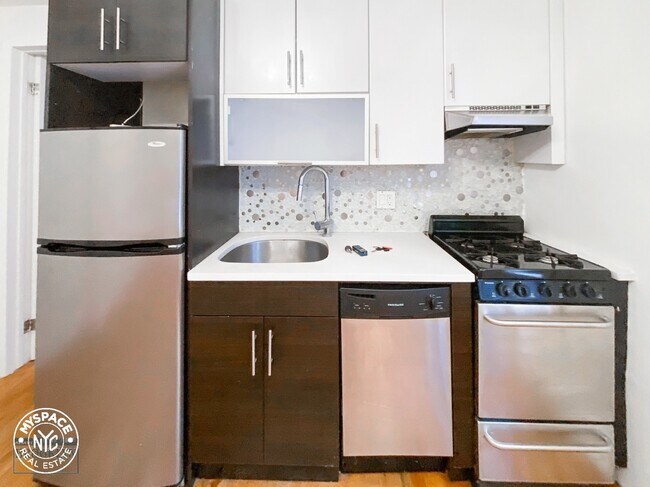 Foto del edificio - 732 St Marks Ave