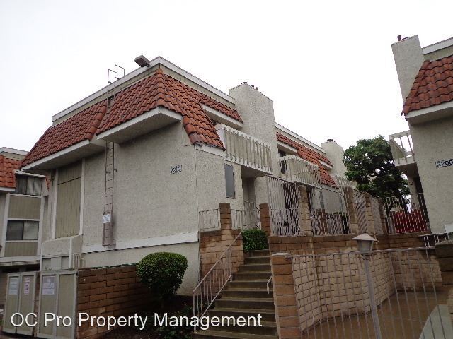 Primary Photo - 2202 N Broadway