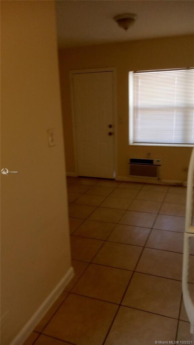 Foto del edificio - 700 NE 85th St