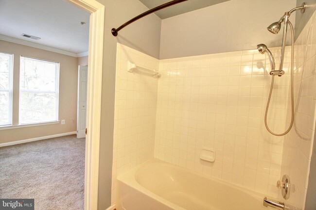 Building Photo - 500 Leahy Ct