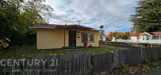 Building Photo - Charming Home Close to Downtown Grants Pass