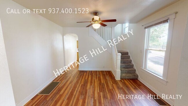 Building Photo - Updated 2 bedroom, 1 bath duplex in West K...