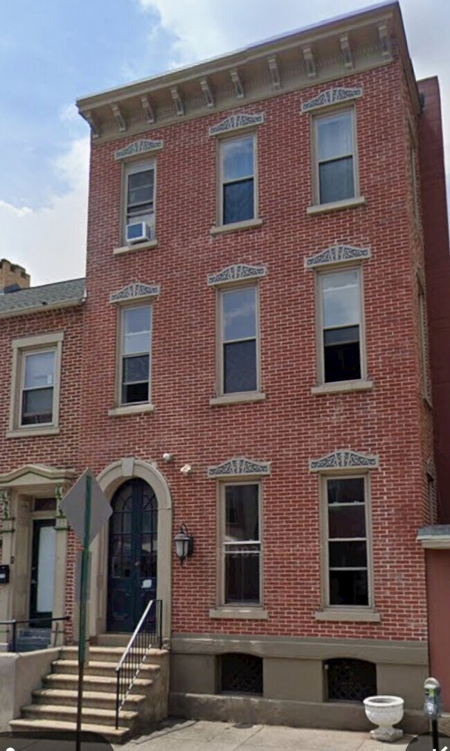 Building Photo - 218 N 6th St