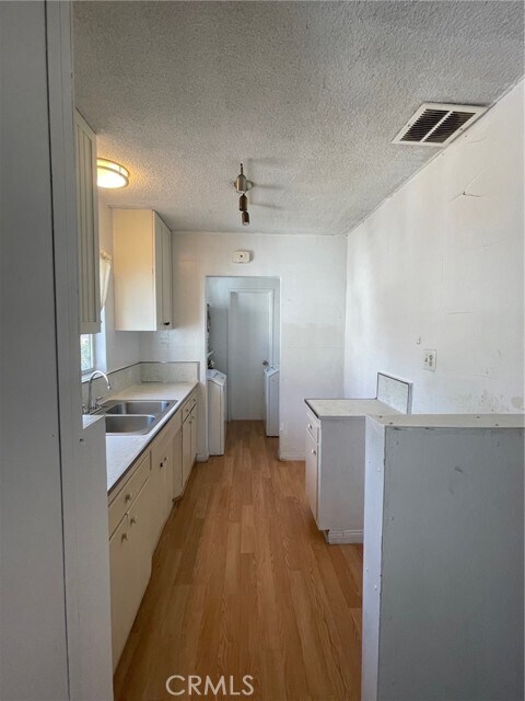 Building Photo - 128 N Gage Ave
