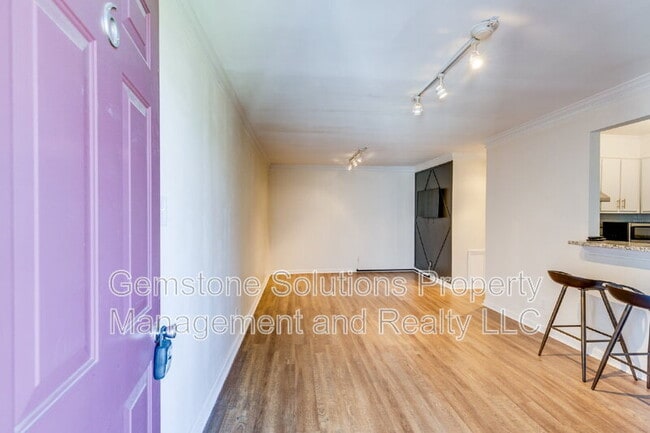 Building Photo - 201 Acklen Park Dr