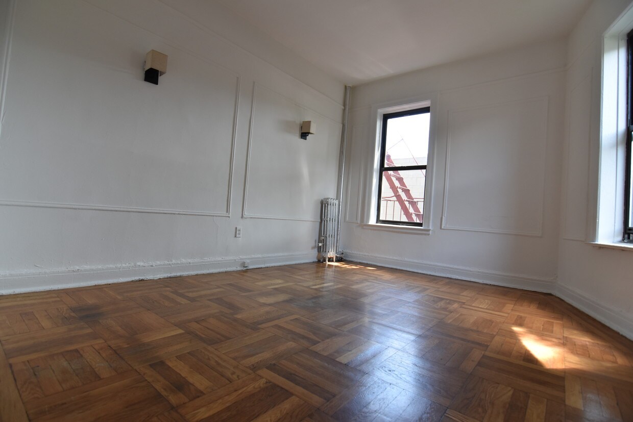 Primary Photo - 51 E 17th St