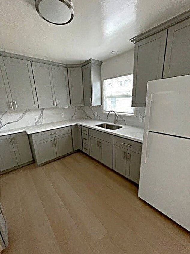Primary Photo - N6522