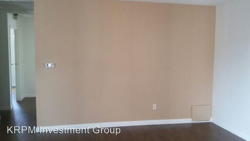 Building Photo - 117 E Ash Ave