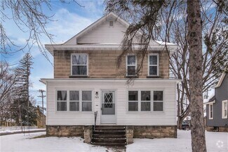 Building Photo - 701 Pine St