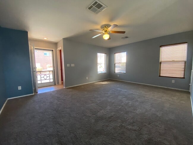 Building Photo - COZY 3 BEDROOM / 2.5 BATH HOME