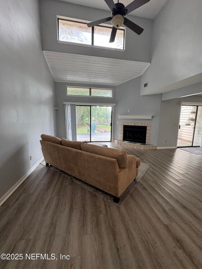 Building Photo - 1616 Mardis Pl W