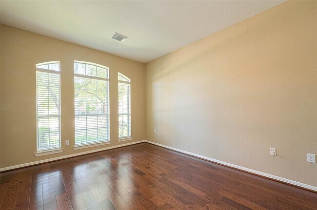 Building Photo - 13731 Greenwood Manor Dr