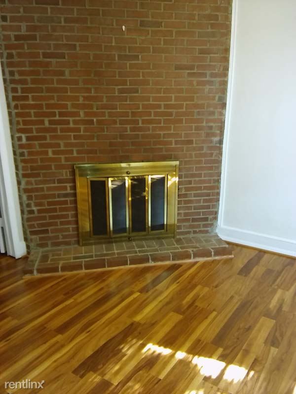 Building Photo - 527 9th St NE