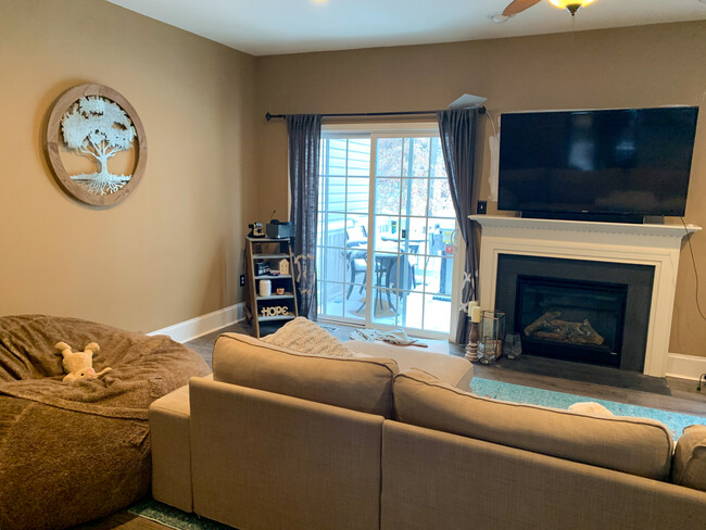 Family Room - 8429 Winding Trl