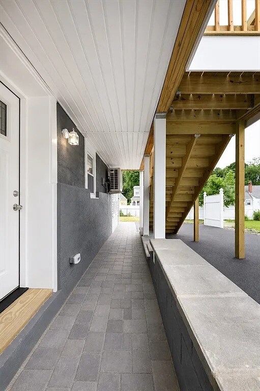 Building Photo - 71 Henshaw St