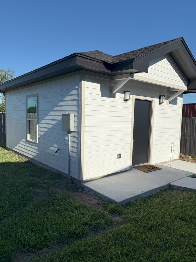 Exterior Side View - 5712 Abbey Ct