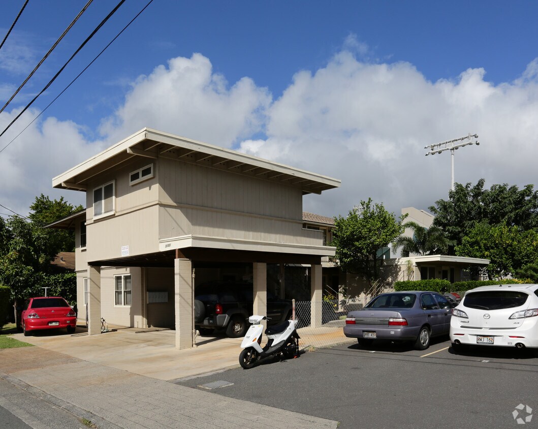 Building Photo - 2810 Varsity Cir