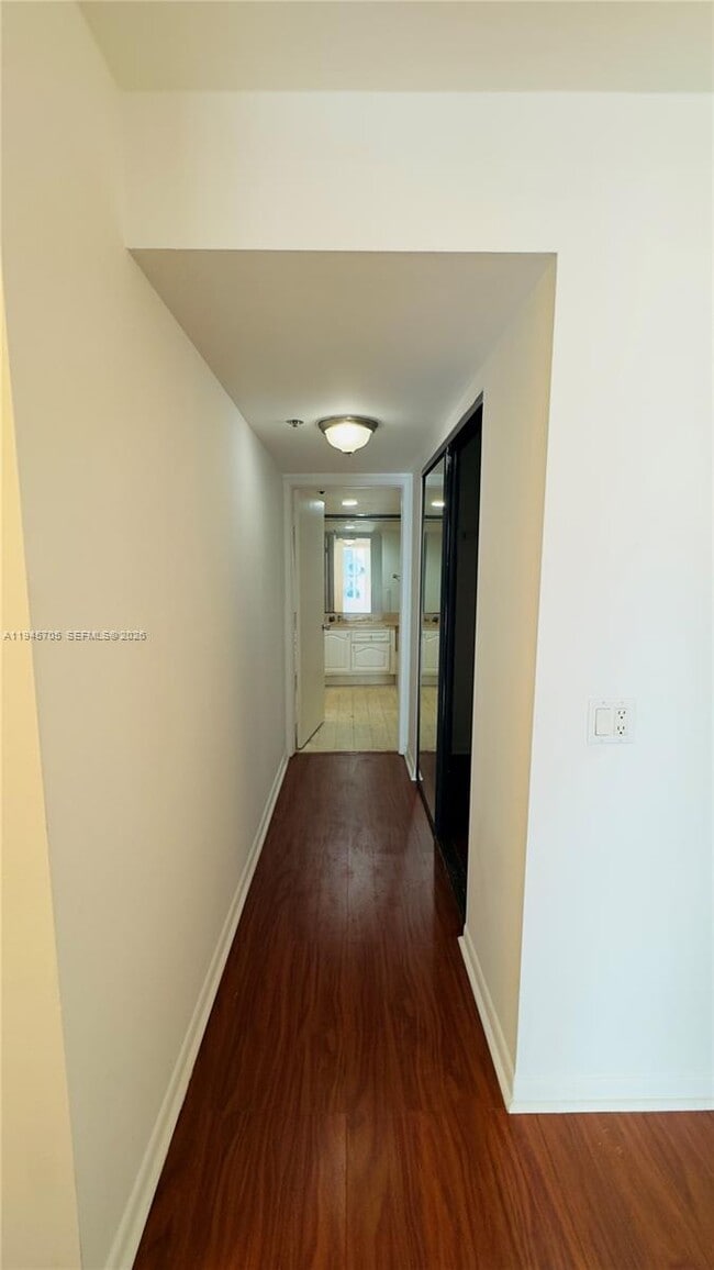 Foto del edificio - 1717 N Bayshore Dr