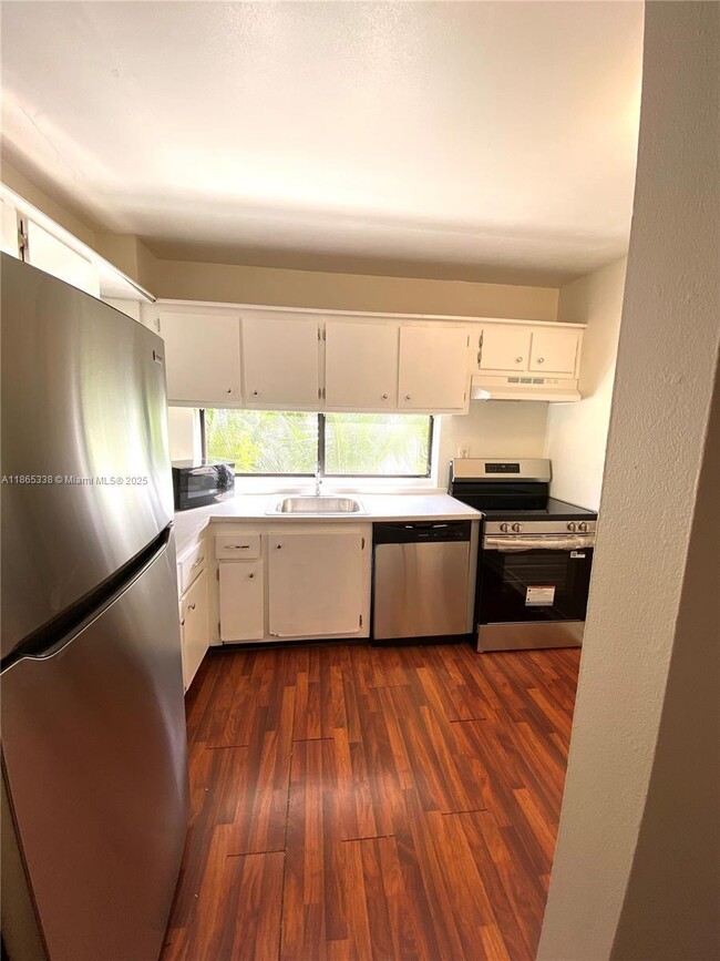 Building Photo - 1 bedroom in Sunny Isles Beach FL 33160