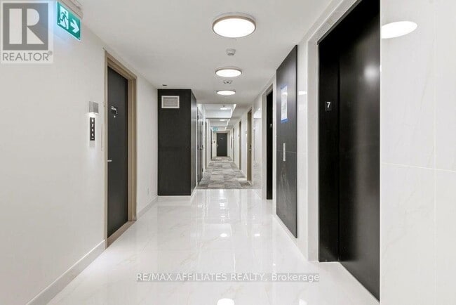 Building Photo - 180 George St