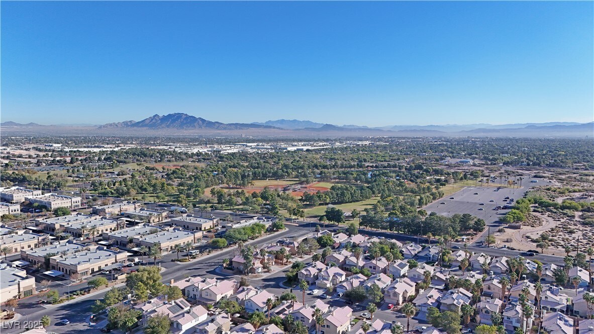 Building Photo - 6987 Wineberry Dr