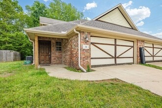 Building Photo - 56 S Woodsprings Dr