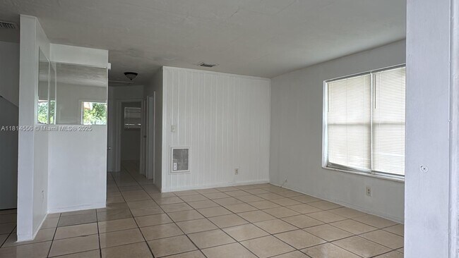 Foto del edificio - 2880 NW 12th Ct