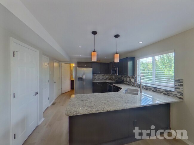 Building Photo - 7262 Campstool Dr