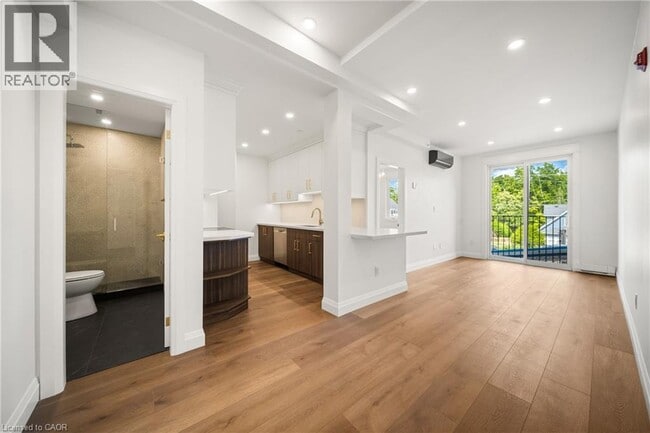 Building Photo - 153 Main St E