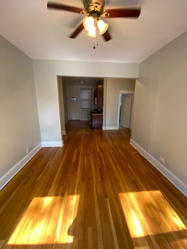 Foto del edificio - 1318 W Waveland Ave